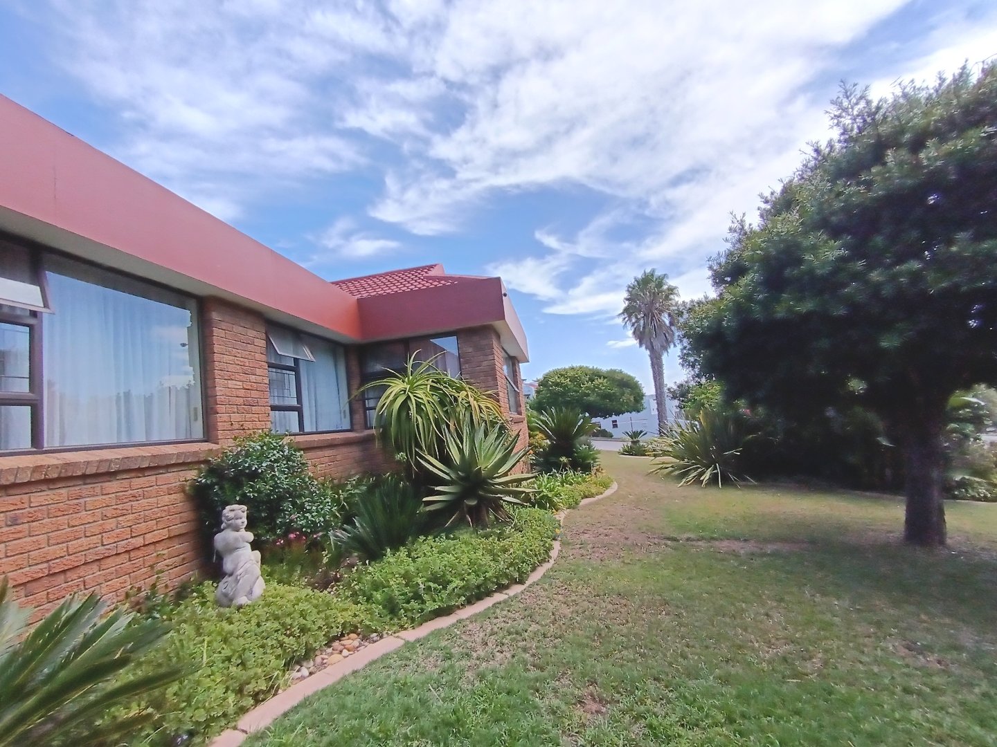 6 Bedroom Property for Sale in Fraaiuitsig Western Cape